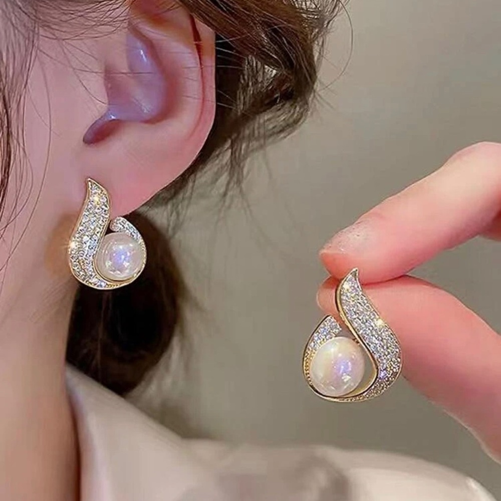 Rhinestone & Faux Pearl Decor Stud Earrings